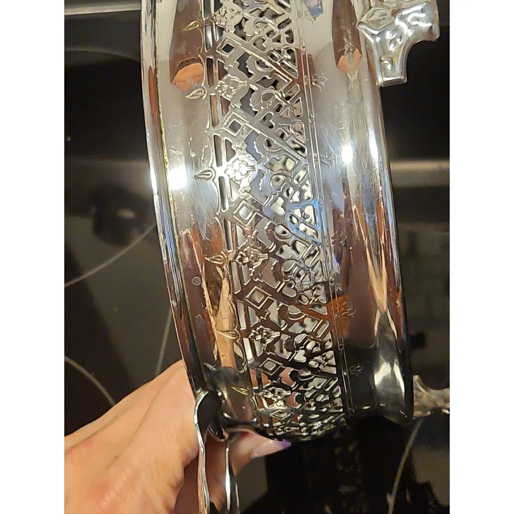 Vintage Pyrex Etched Floral Glass Casserole Dish w/ Lid & Silver Carrier 623 - C